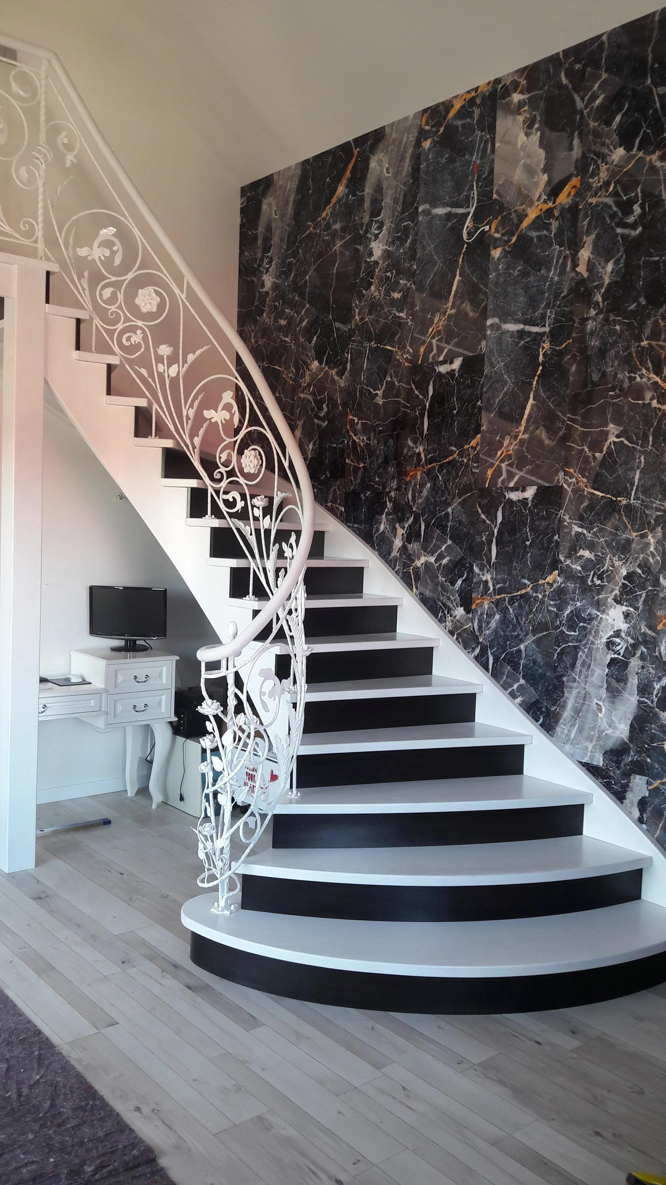 Nowoczesne schody samonośne realizacja Pruszcz Gdański