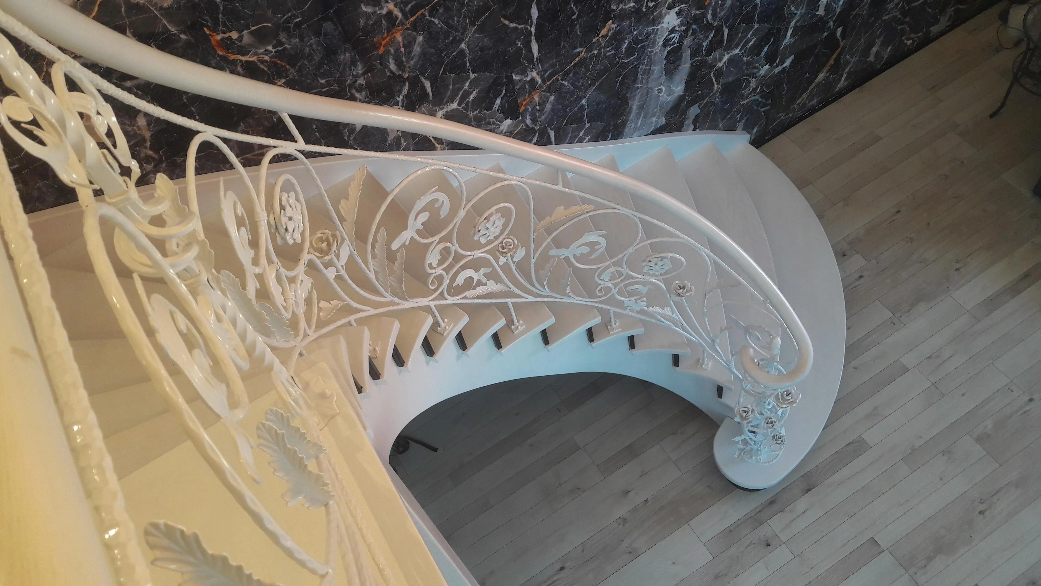 Obróbka drewna w stolarni Estica w Łęgowie