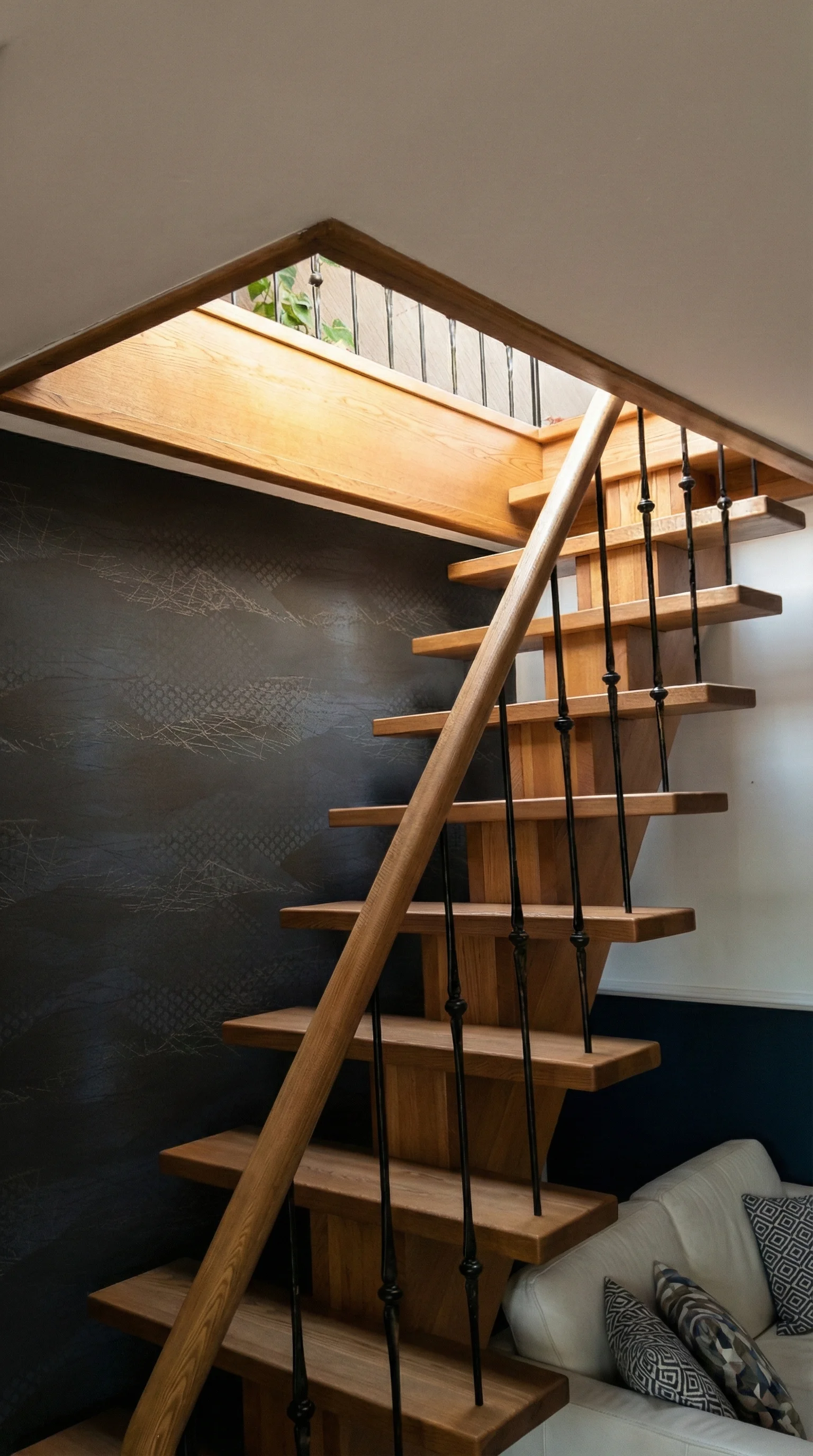 Kuta balustrada z drewnianą poręczą