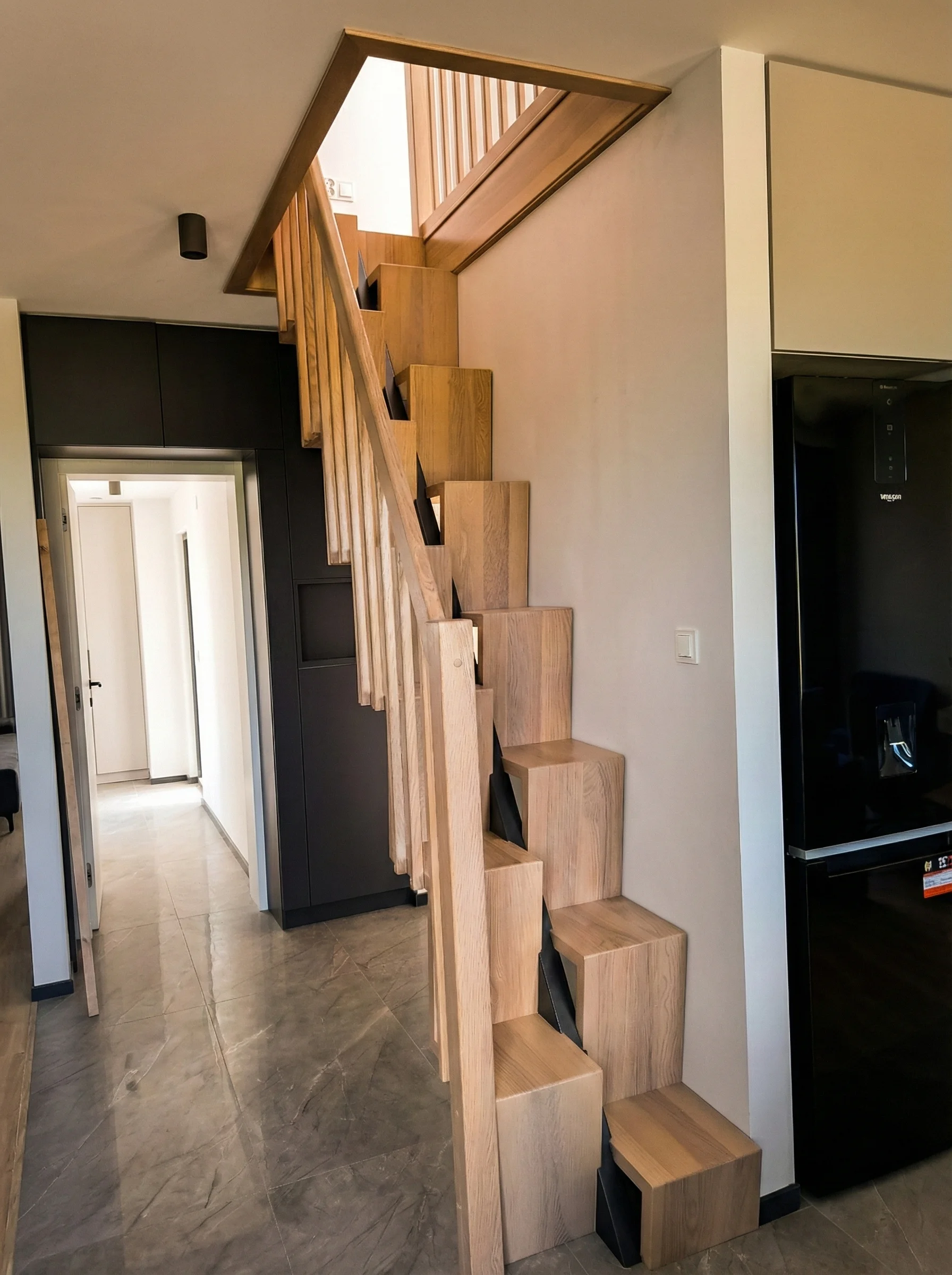 Schody japońskie jesionowe widok ogólny