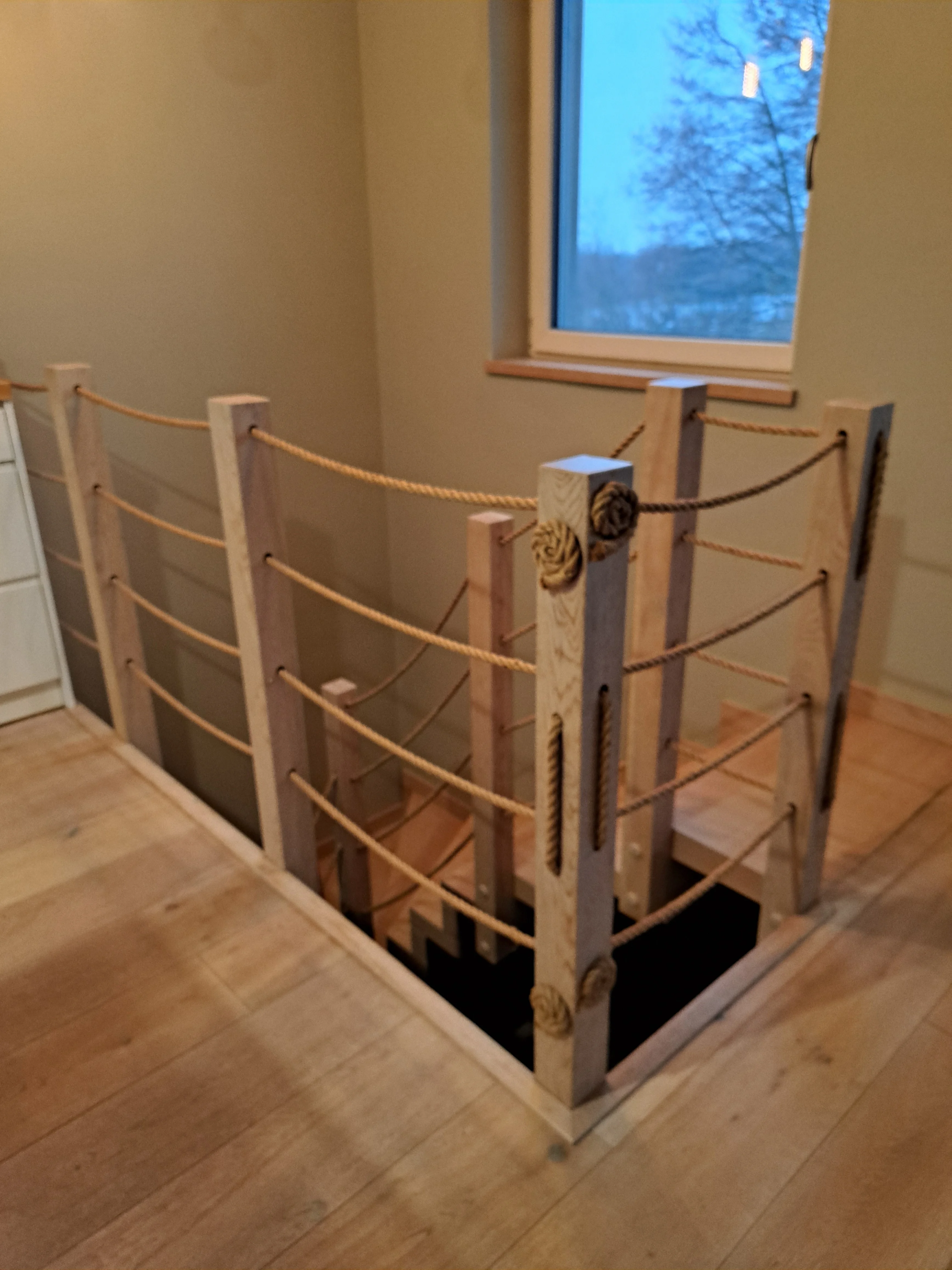 Realizacja schodów Estica w Straszynie lina jutowa