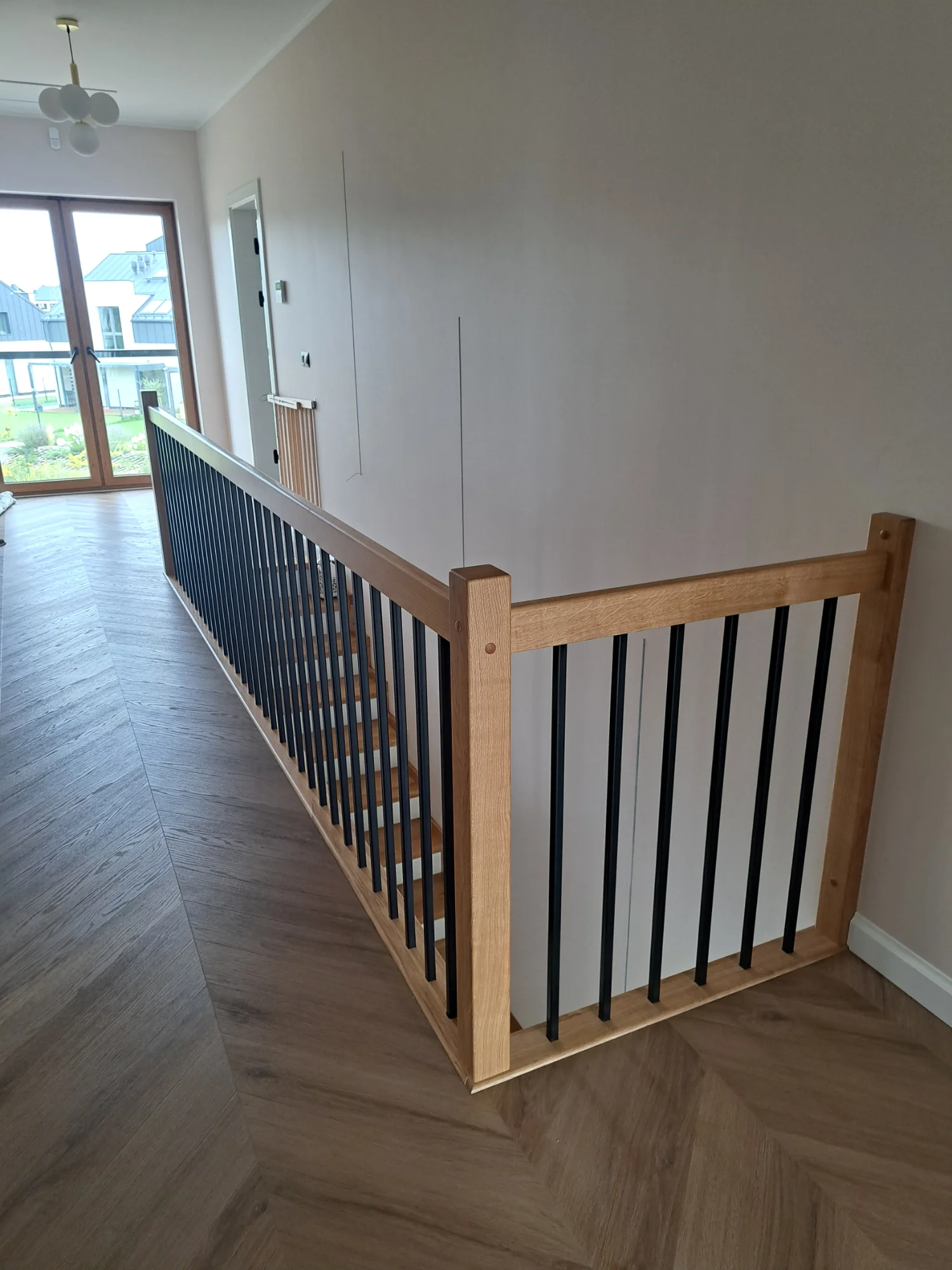 Schody dębowe zabiegowe na beton Gdańsk, klatka schodowa w domu jednorodzinnym w Gdańsku